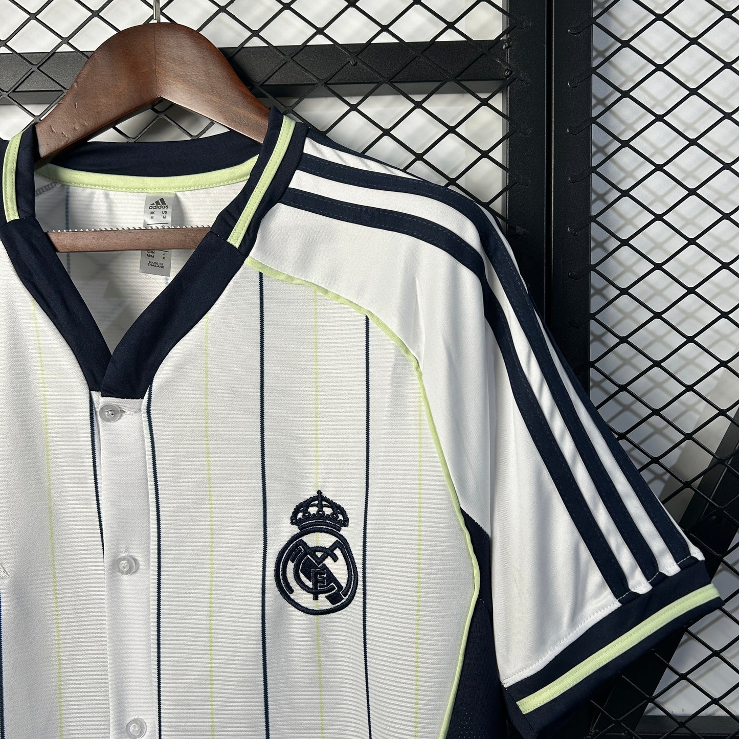 Camiseta Retro Edición Especial Real Madrid 25-26