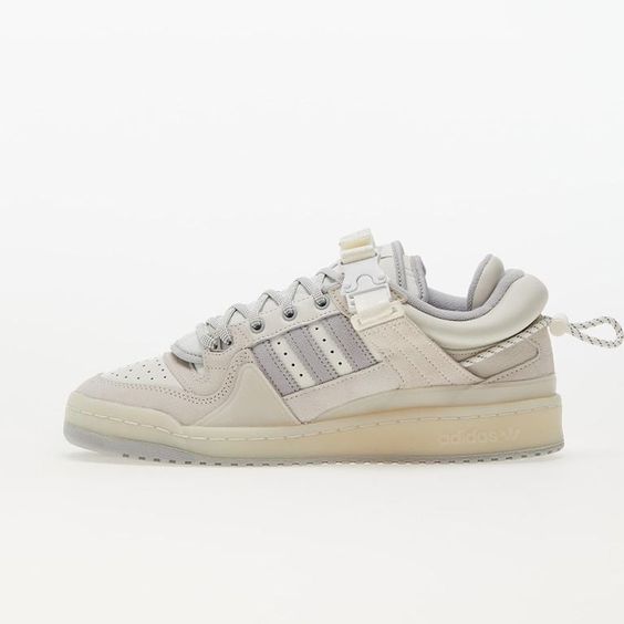 BAD BUNNY FORUM WHITE