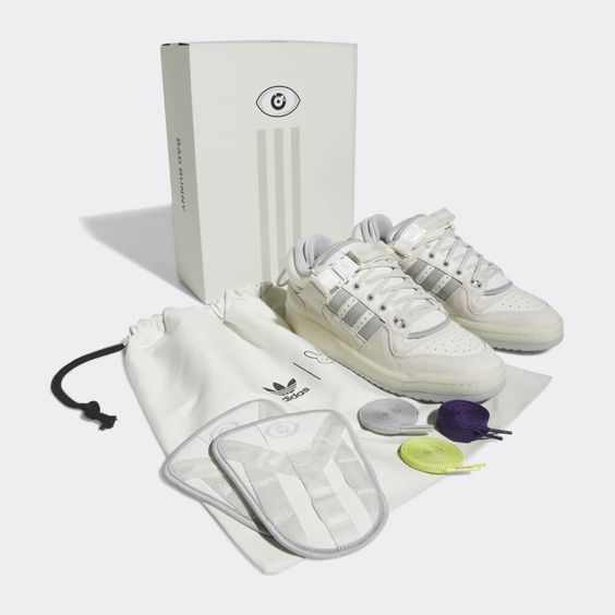BAD BUNNY FORUM WHITE