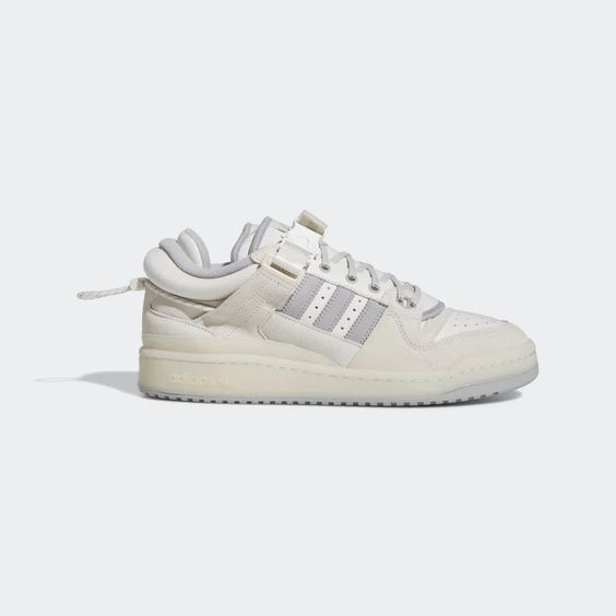 BAD BUNNY FORUM WHITE