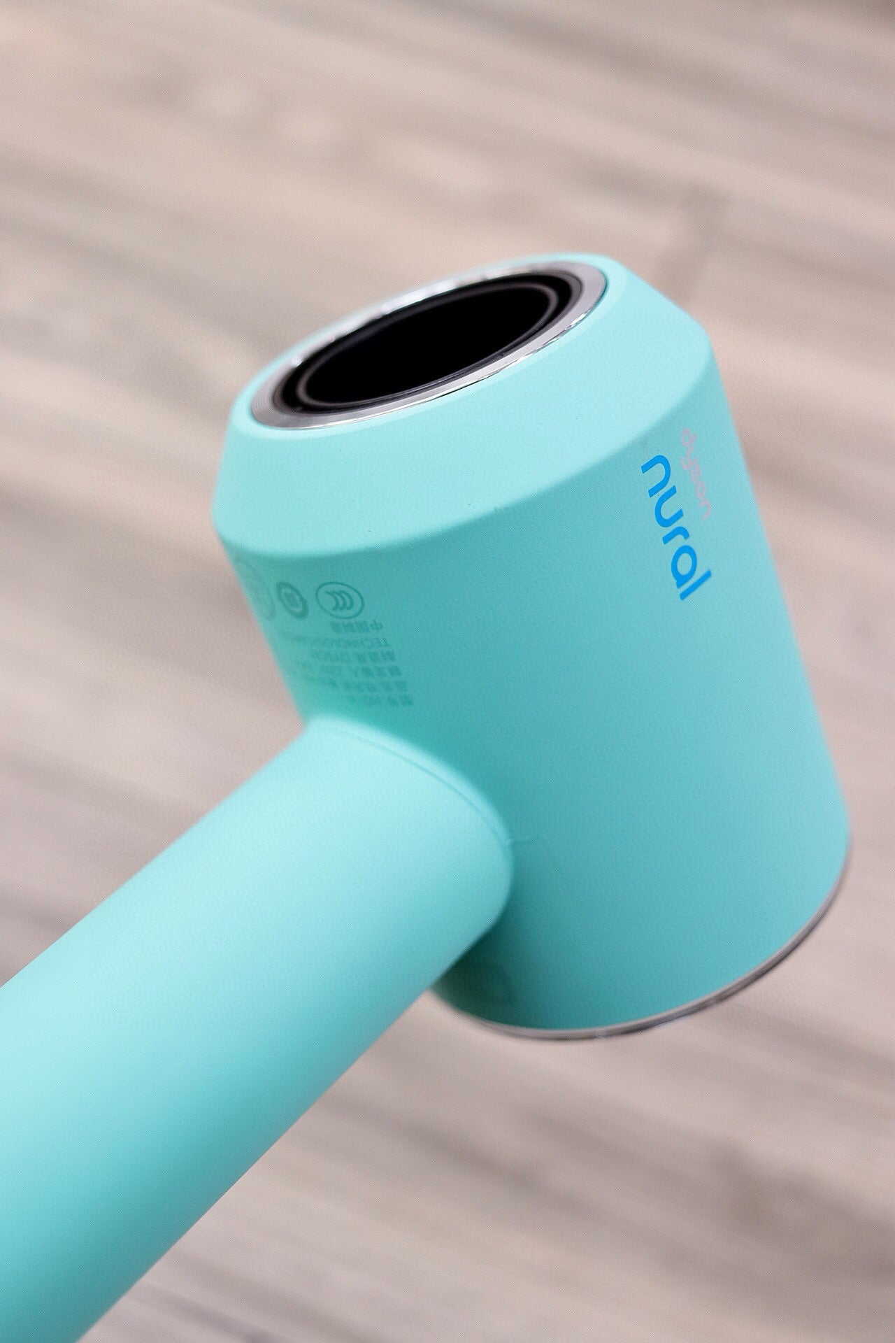 Dyson Supersonic™ Nural – Pátina Cerámica / Topacio 220 volteo