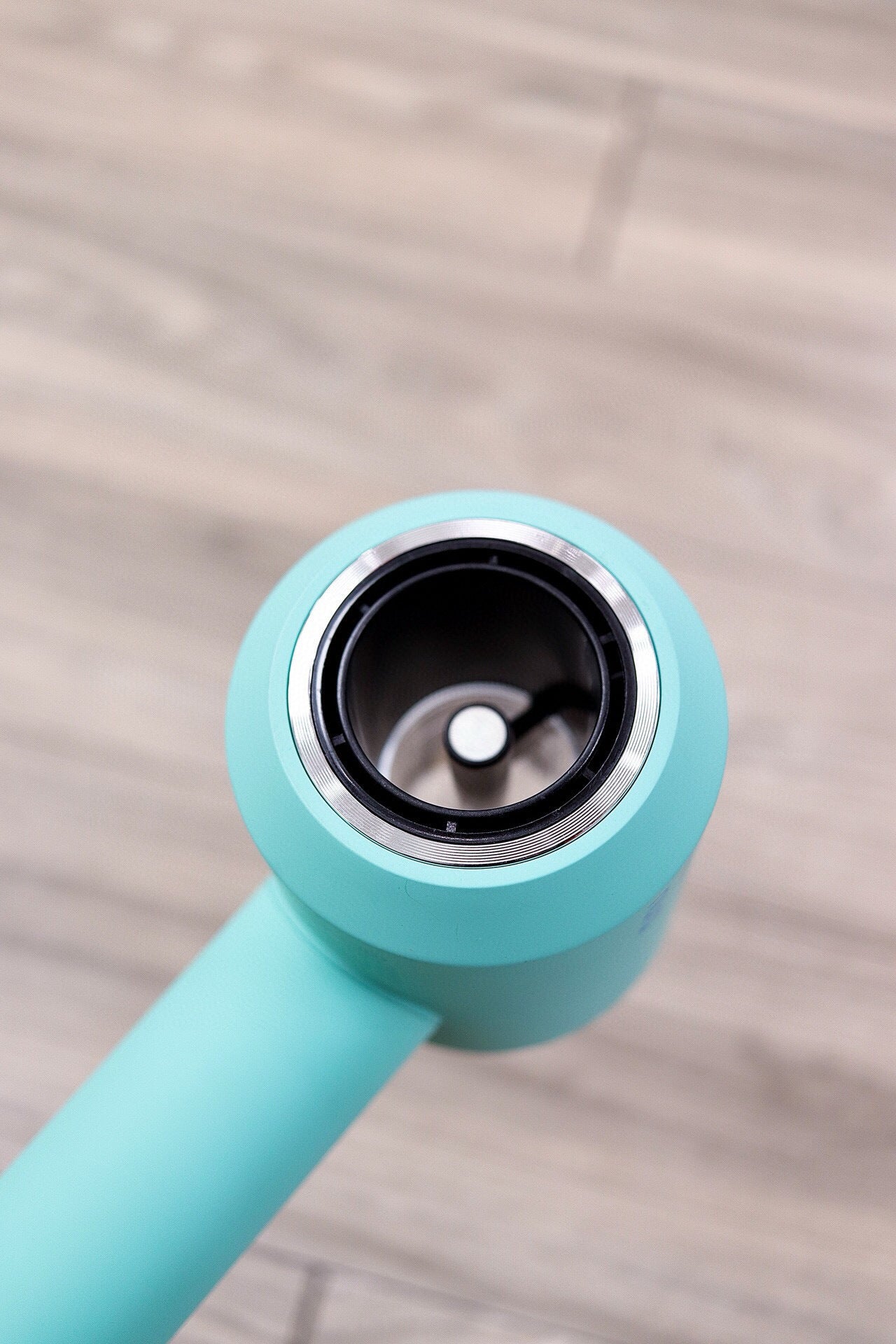 Dyson Supersonic™ Nural – Pátina Cerámica / Topacio 220 volteo