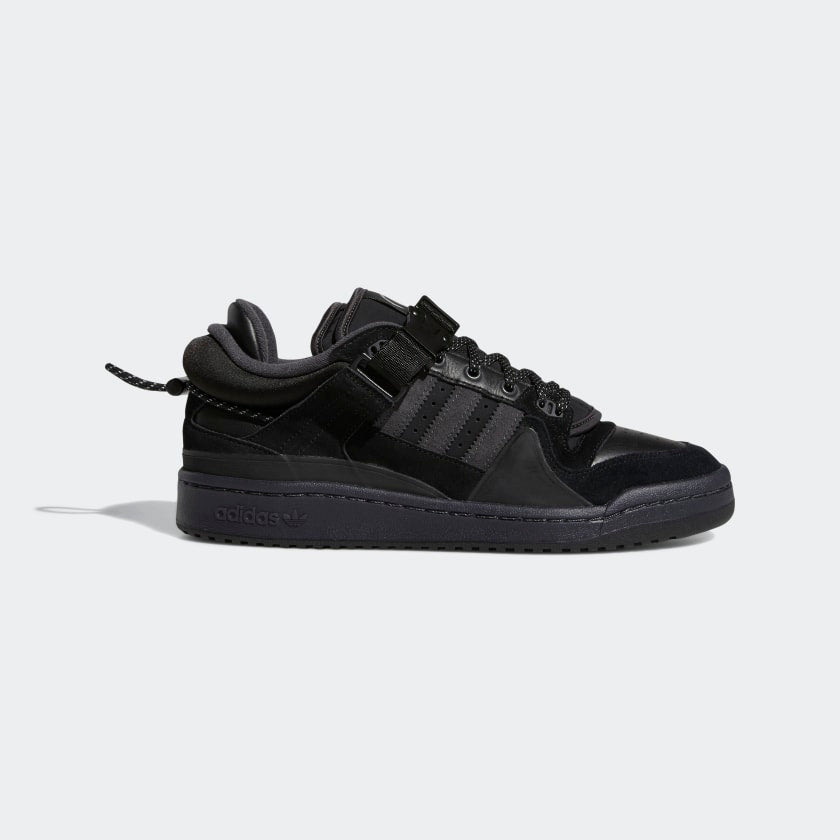 BAD BUNNY FORUM BLACK