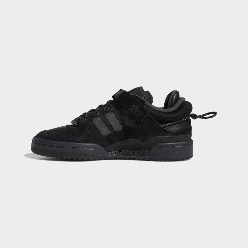 BAD BUNNY FORUM BLACK