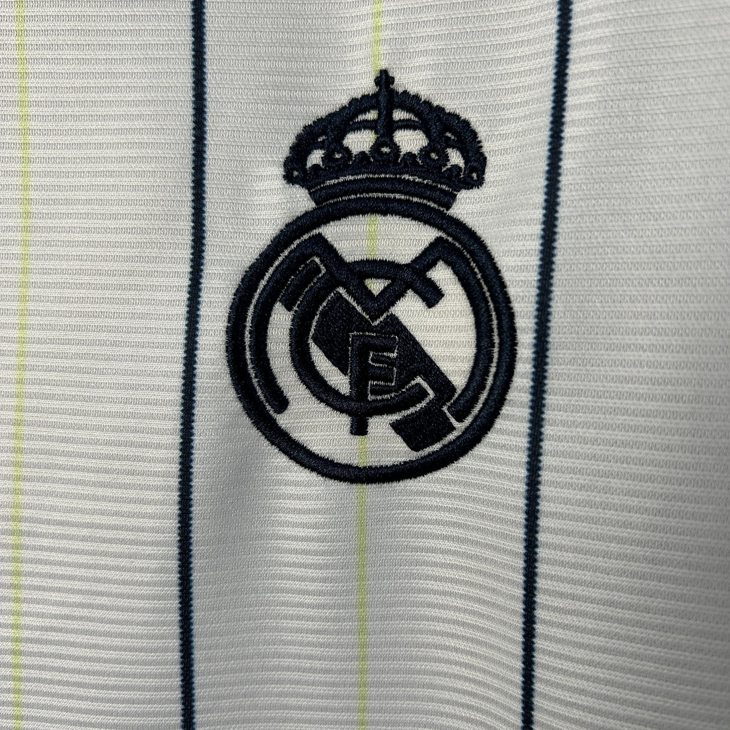 Camiseta Retro Edición Especial Real Madrid 25-26