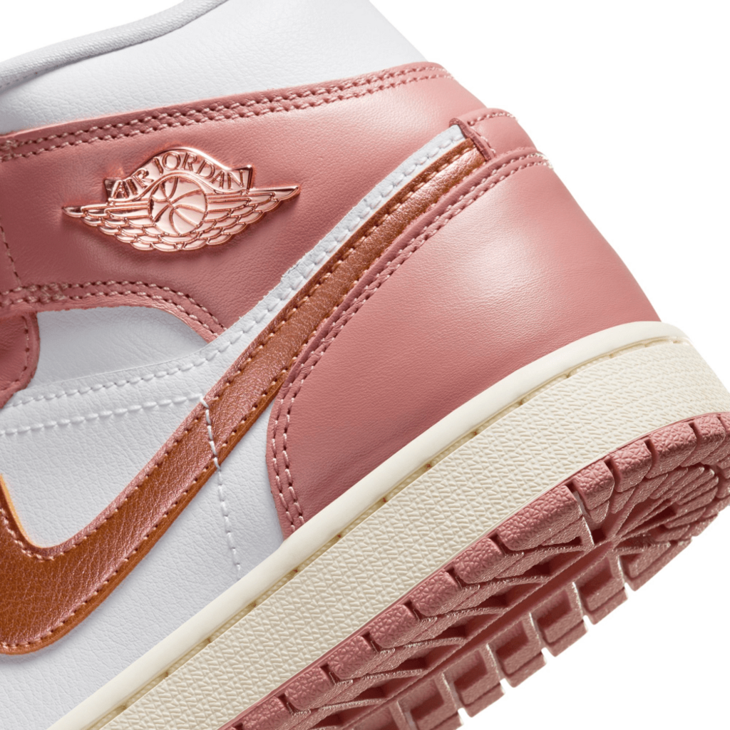 Air Jordan Retro 1 Mid SE