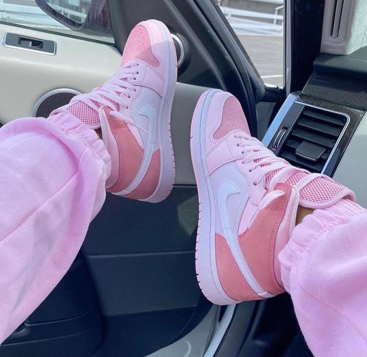 Air Jordan 1 Mid Pink