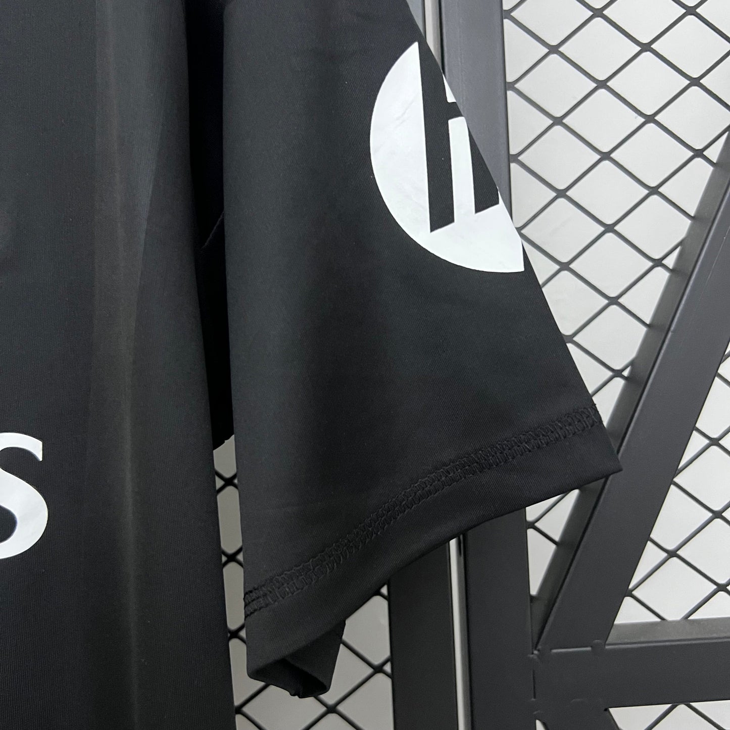 Camiseta Edición Negra Real Madrid 25-26