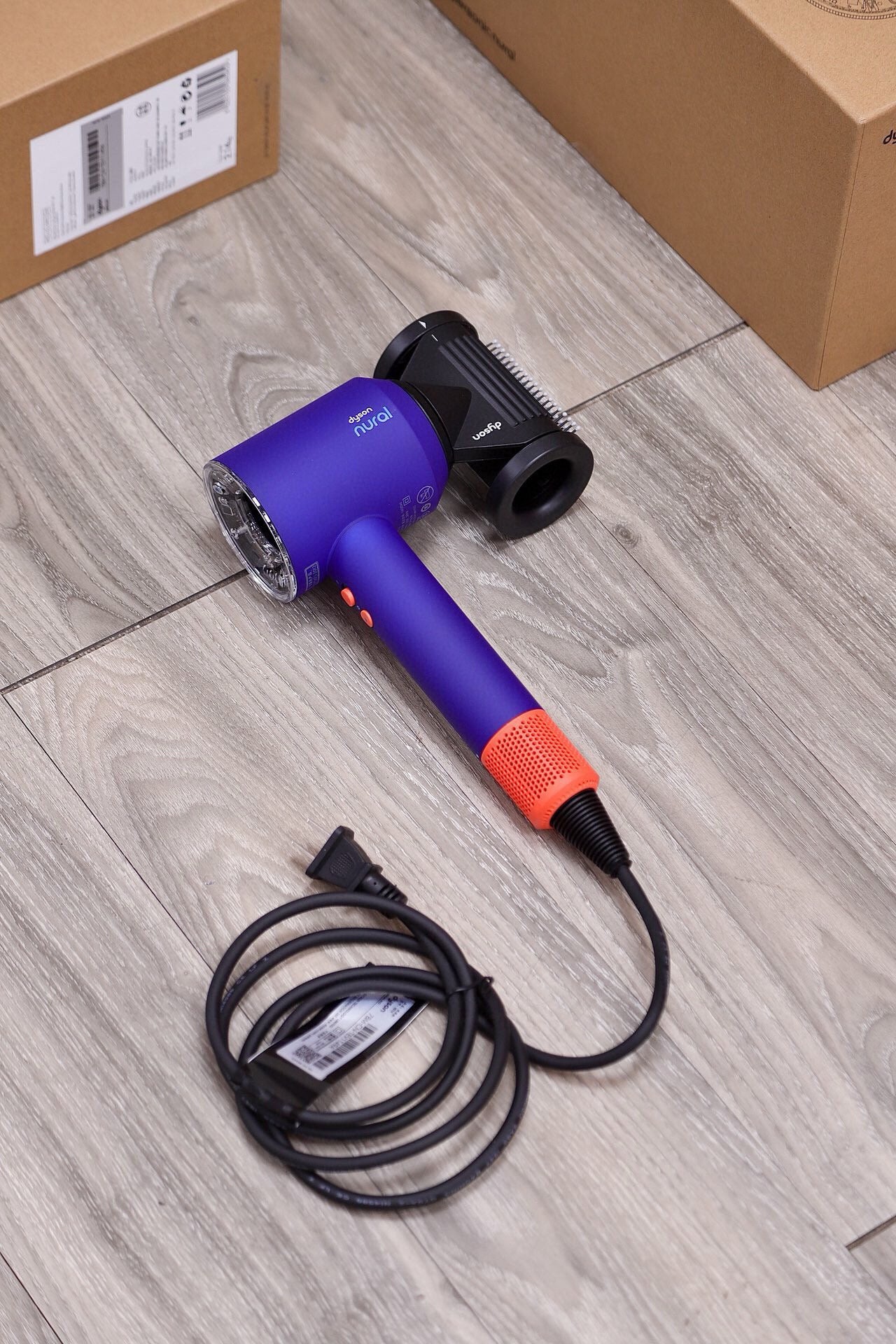 Dyson Supersonic™ Nural – Pátina Cerámica / Blue 220 volteo
