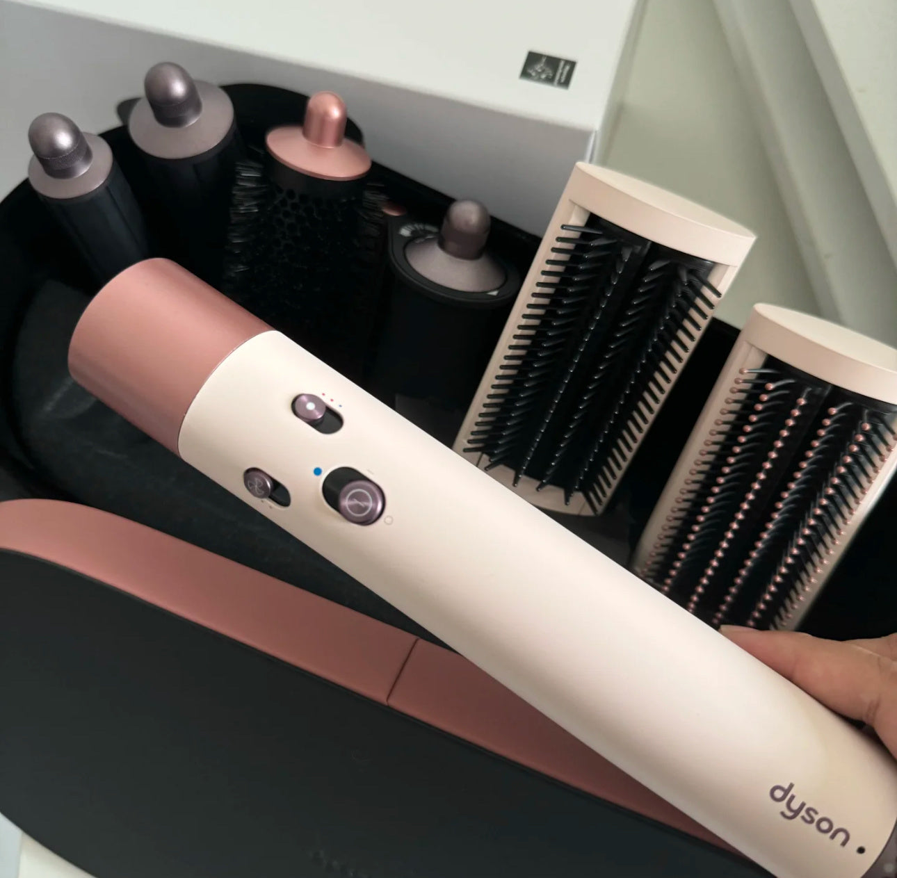 Dyson Airwrap™ i.d. – Liso + Ondulado (Ceramic Pink / Rose Gold) 220 Volteos