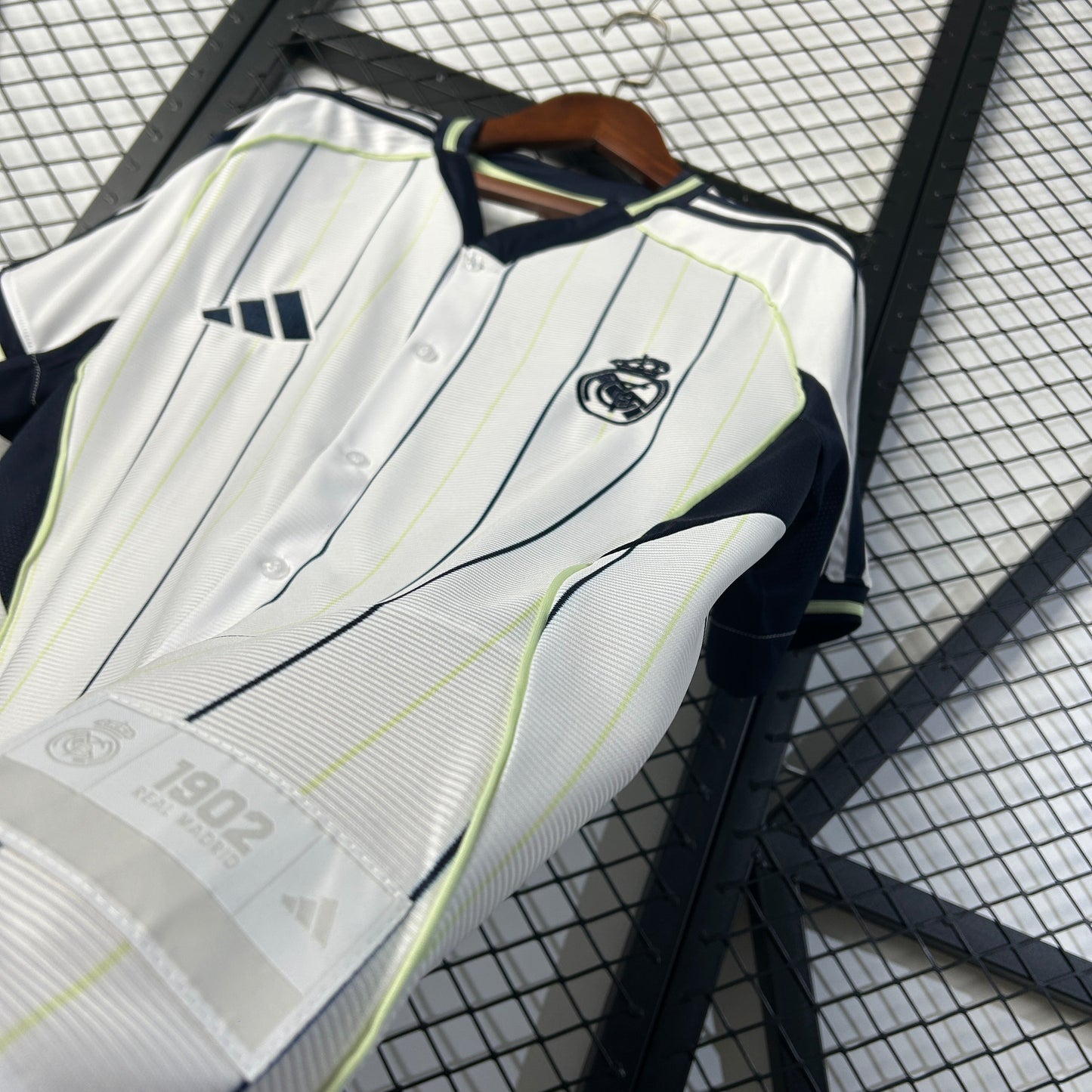Camiseta Retro Edición Especial Real Madrid 25-26