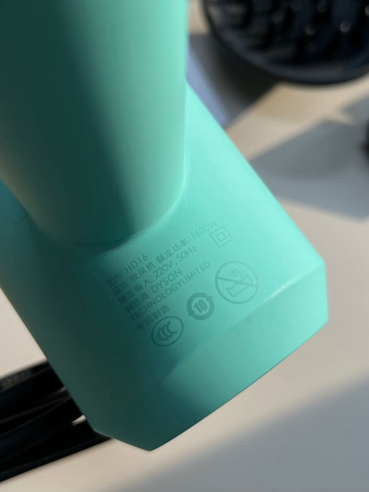 Dyson Supersonic™ Nural – Pátina Cerámica / Topacio 220 volteo