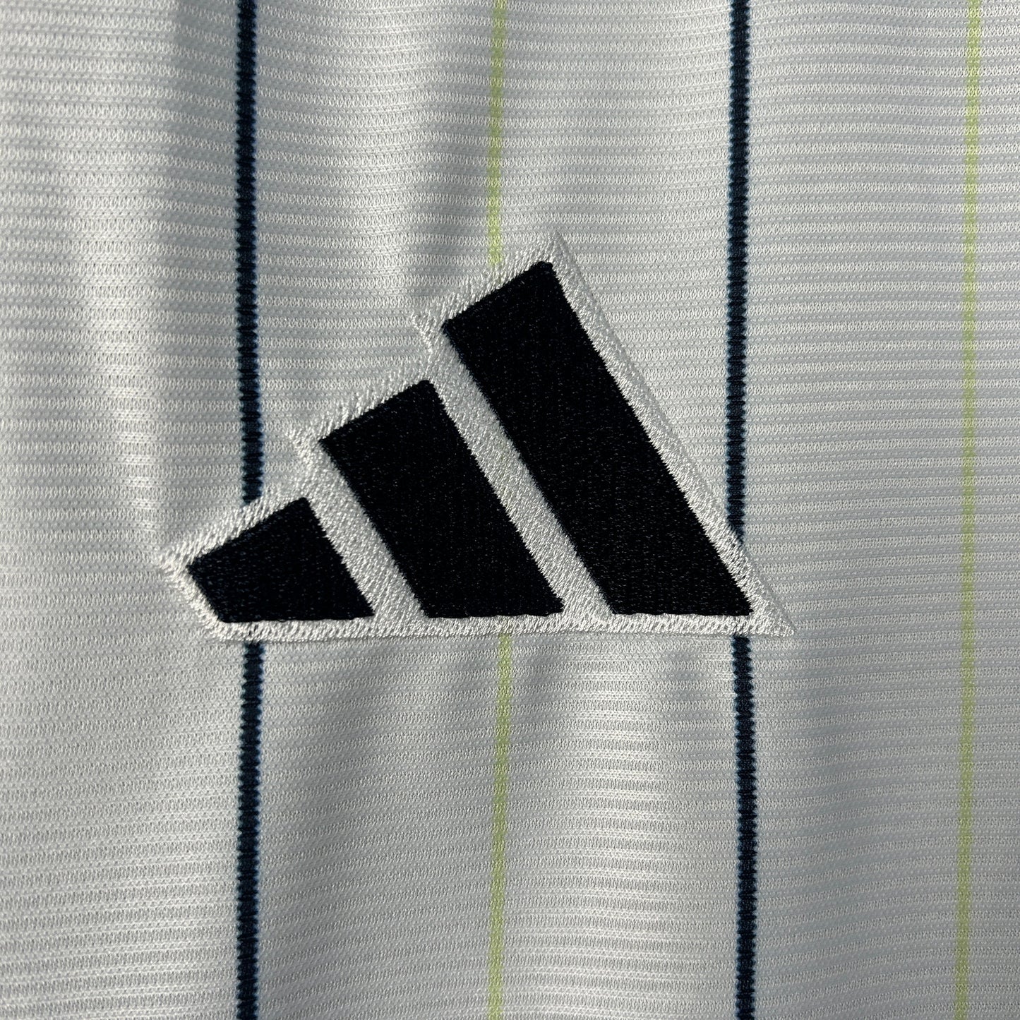 Camiseta Retro Edición Especial Real Madrid 25-26